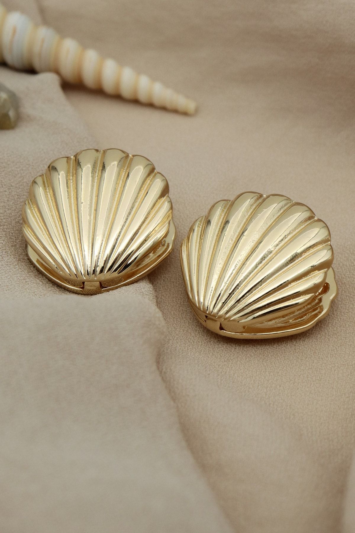 Jerie Gold Special Design Seashell Oyster Earrings Trendyol