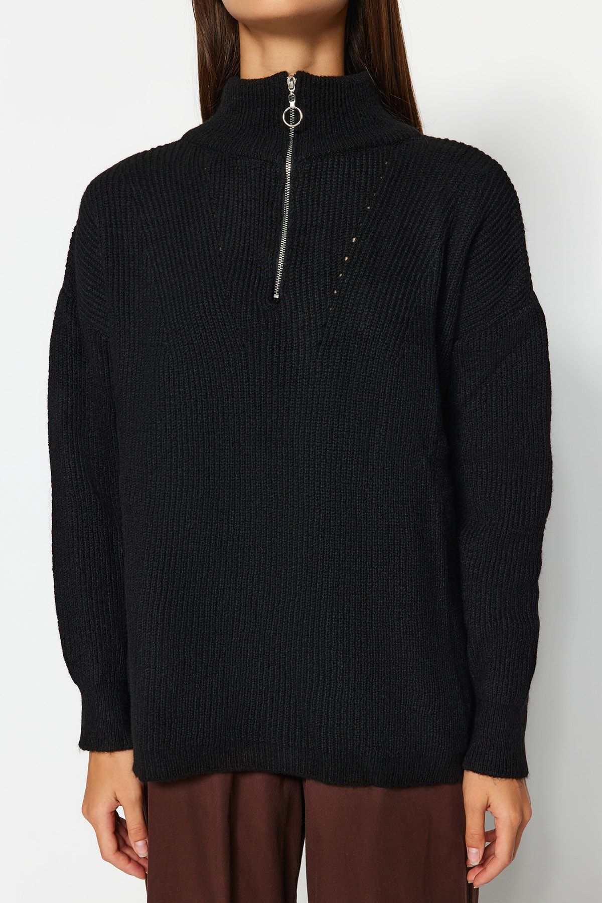 Trendyol Collection-Schwarzer, weicher, strukturierter Strickpullover mit Reißverschluss TWOAW20XS0009 4