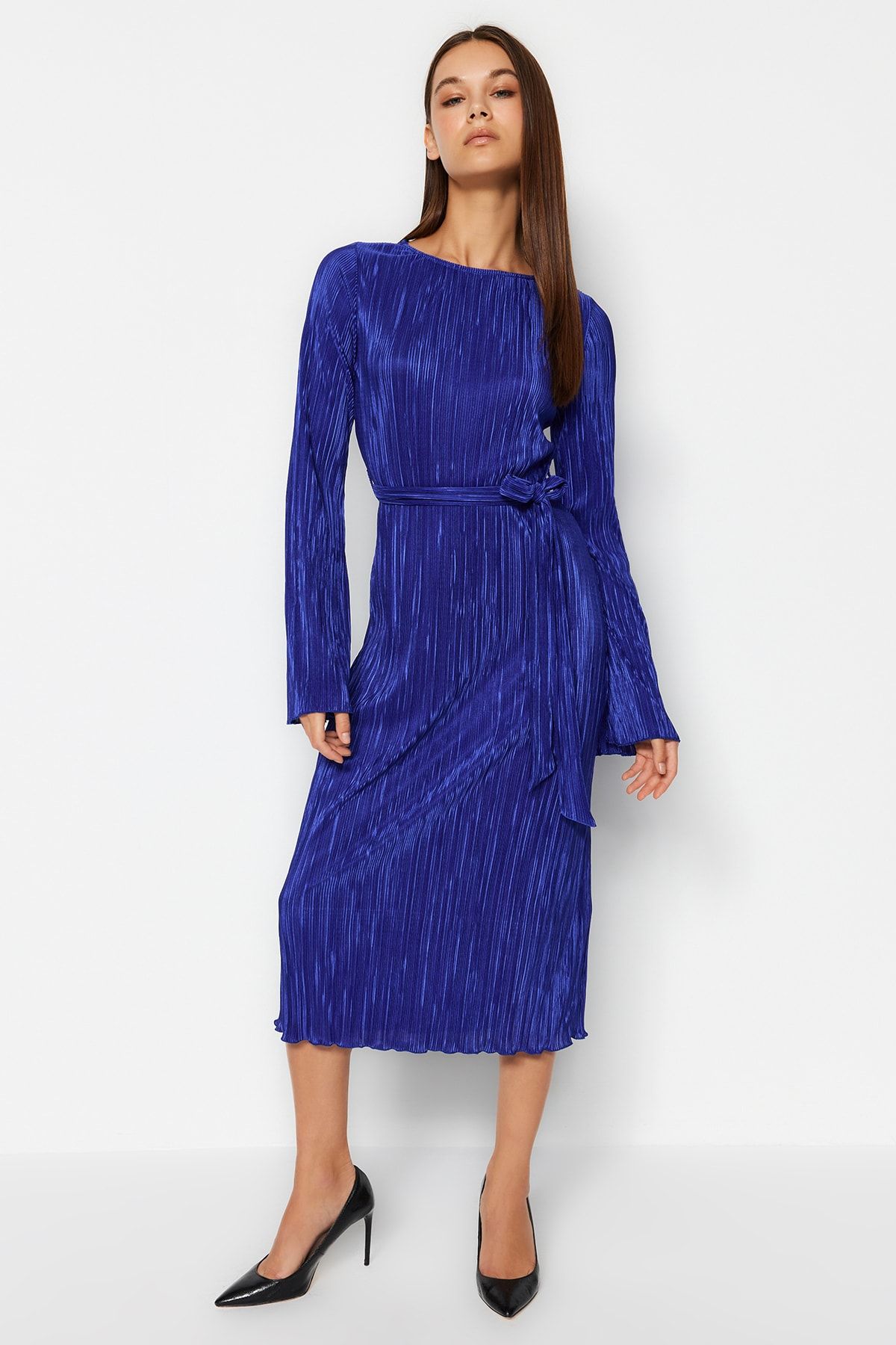 Trendyol Collection-Marineblaues Midi-Strickkleid in A-Linie mit ausgestellten Ärmeln aus Premium-Plisseestoff mit detailliertem Ausschnitt TWOAW24EL00125 5