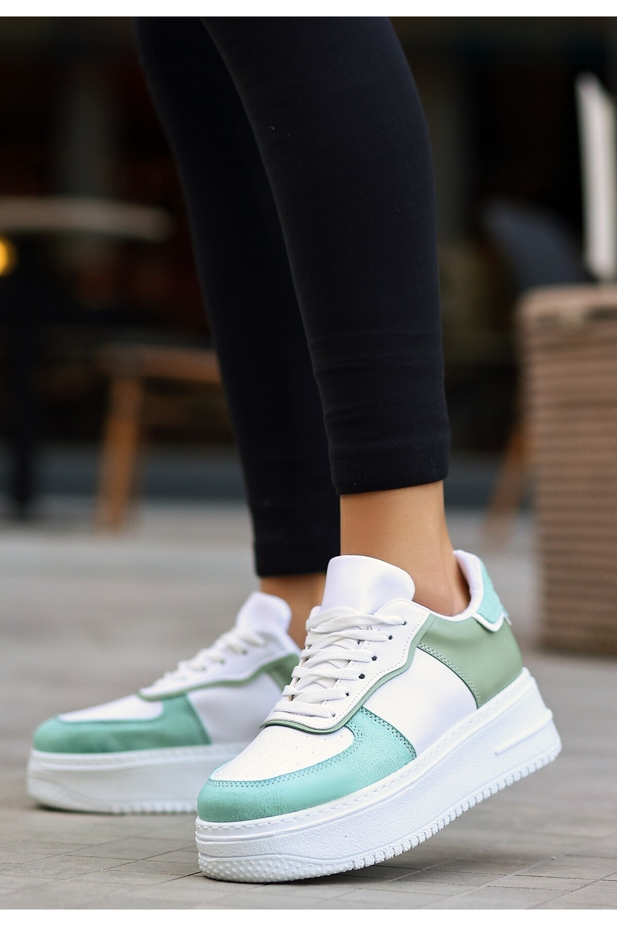 Wondi Beyaz Cilt Yeşil Detaylı Bağcıklı Spor Ayakkabı