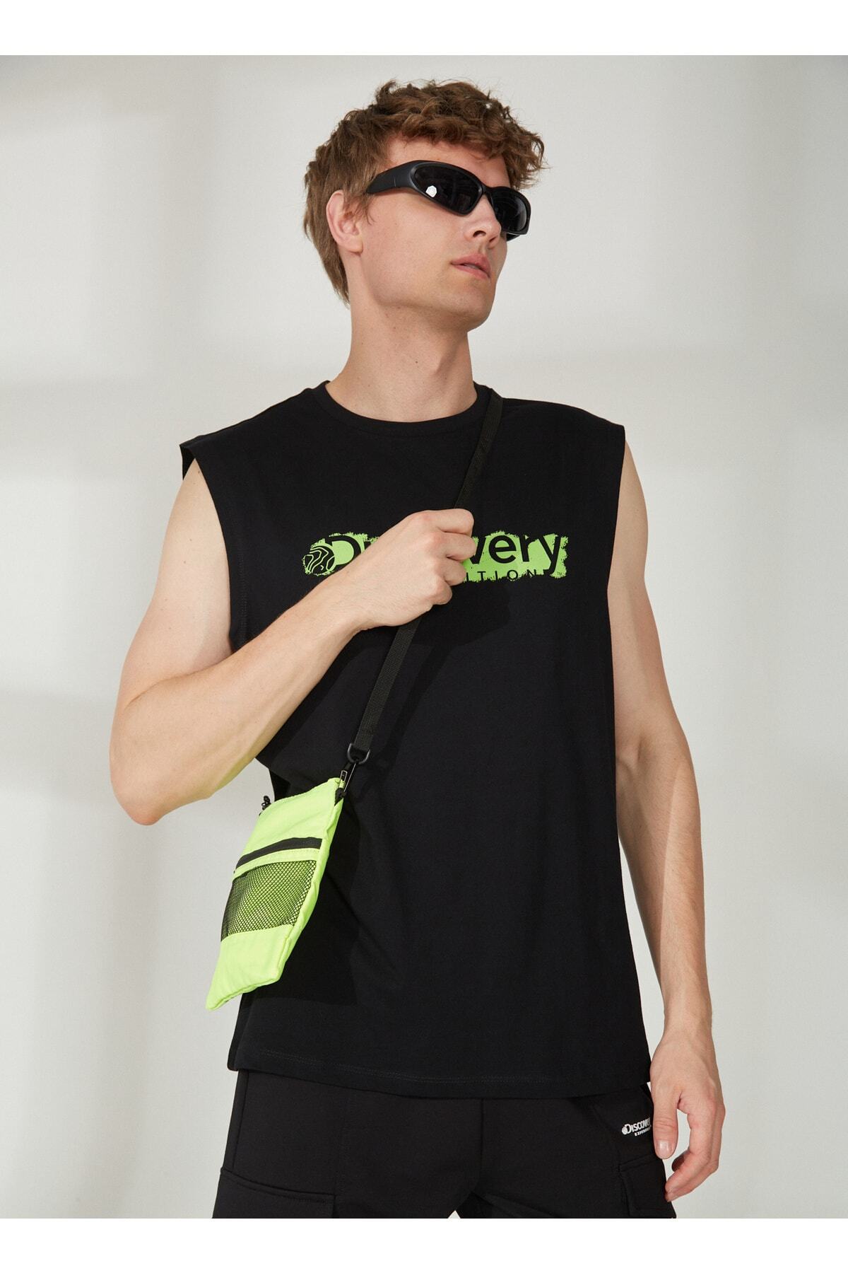 دیسکاوری اکسپدیشن تی‌شرت مردانه یقه گرد ساده مشکی YOHO