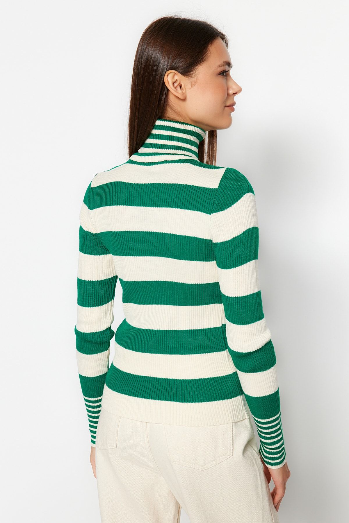 Trendyol Collection-Rollkragenpullover aus Strick mit Steinstreifen - TWOAW24KZ00637 5