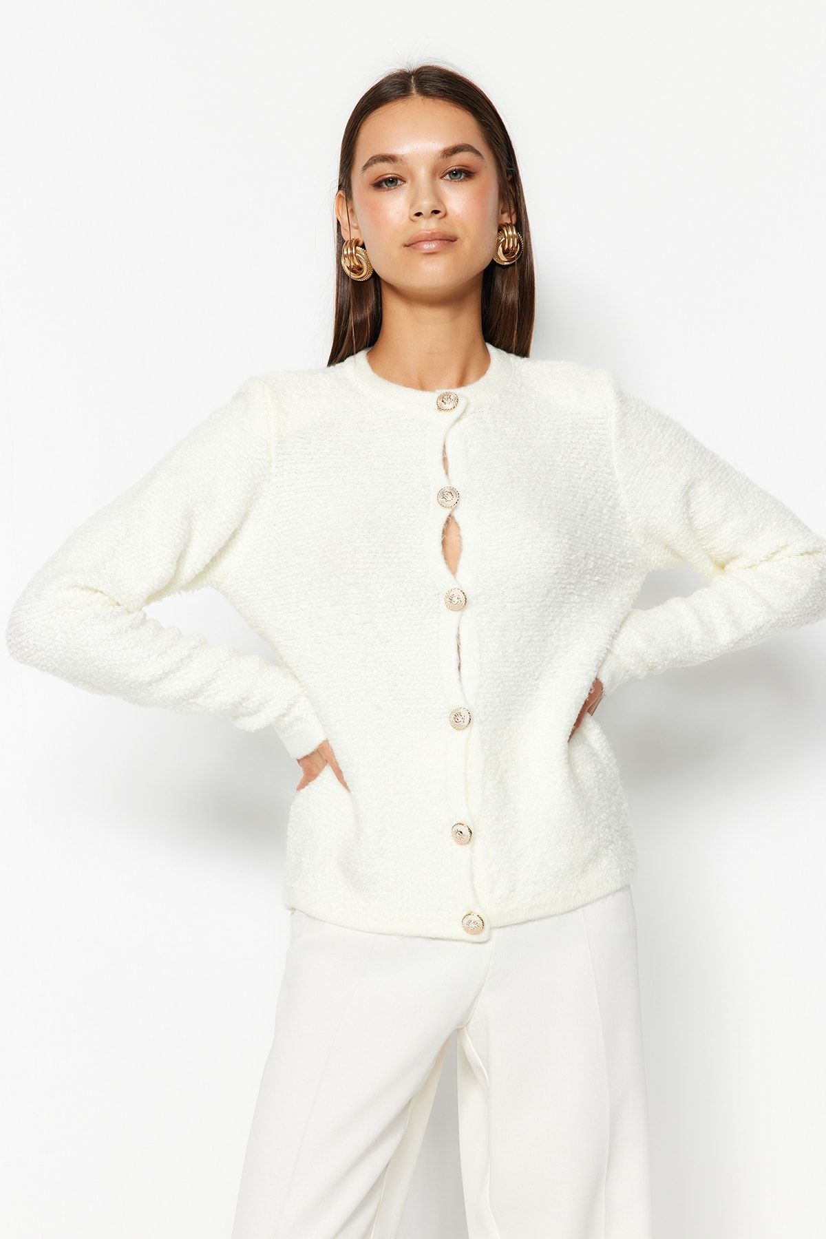 Trendyol Collection Miękki, Teksturowany, Ecru Dzianinowy Kardigan - Wygląd Kurtki Z Dodatkami Twoaw24hi00039 Kobieta - M