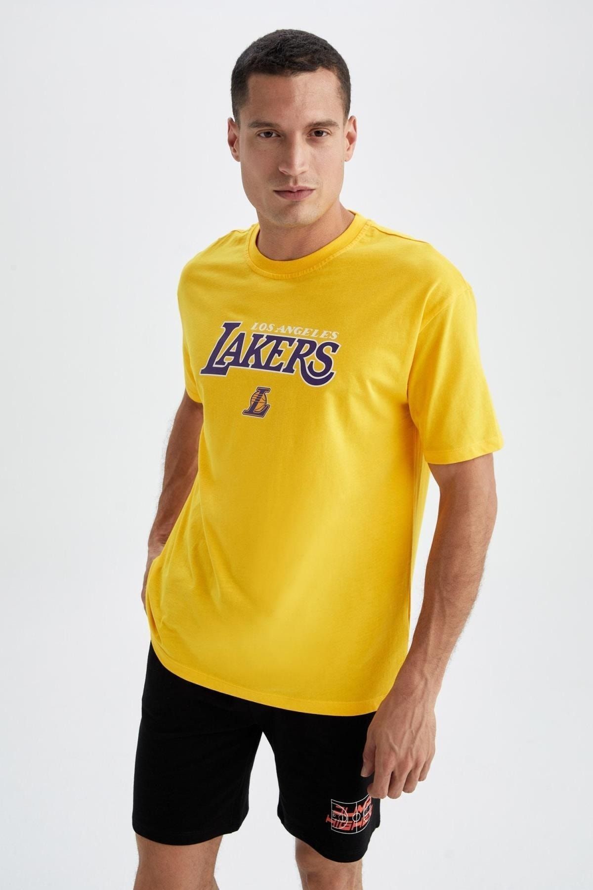 Grey WOMAN Defacto Fit NBA Los Angeles Lakers Licensed Standard Fit Athlete  Short Sleeve T-Shirt 2796620