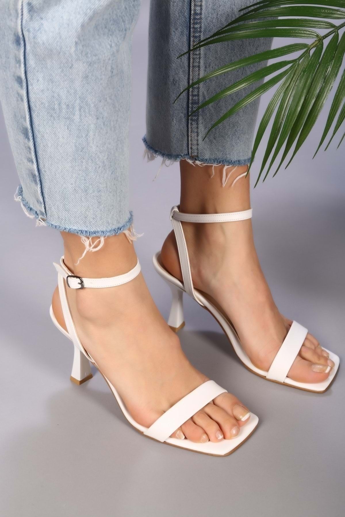 Shoeberry Damen-Schuhe „Venna Skin Skin“ mit einem Riemen und Absatz -  Trendyol