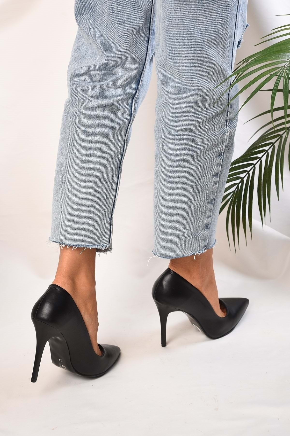 Deyna Black Skin klassischer Stiletto-Absatz für Damen - 