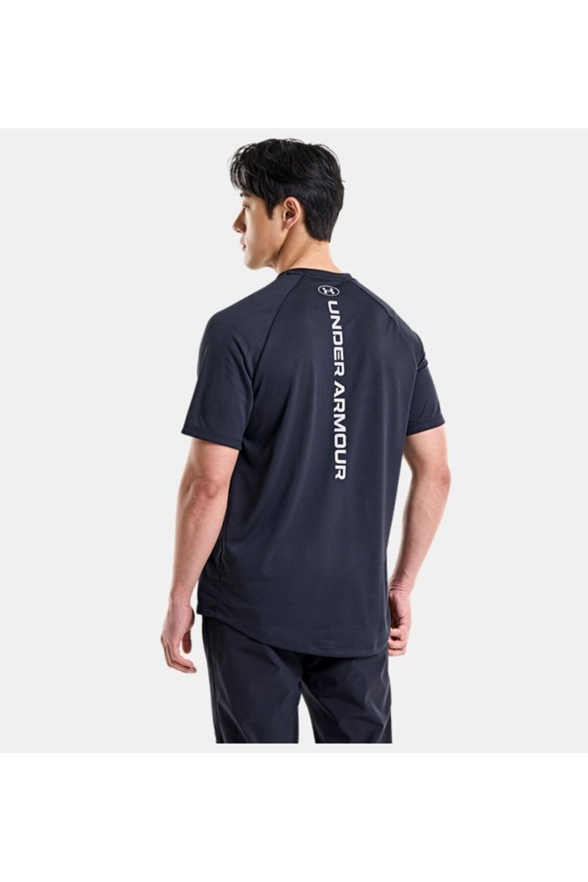 تی شرت مشکی مردانه UA Tech ™ بازتاب آستین کوتاه 1377054 001 Under Armour