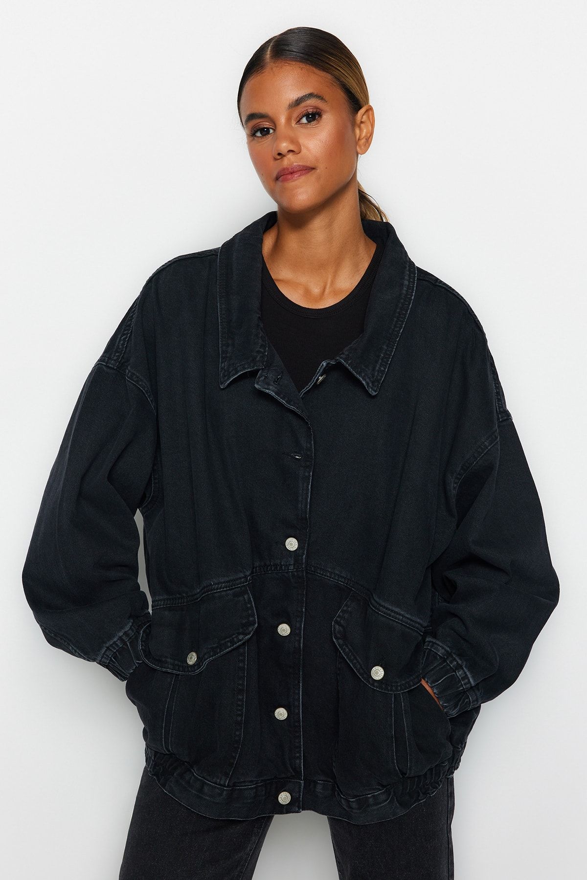 Kolekcia Trendyol-Čierna oversize džínsová bunda s detailom vrecka TWOSS21CE0289 3