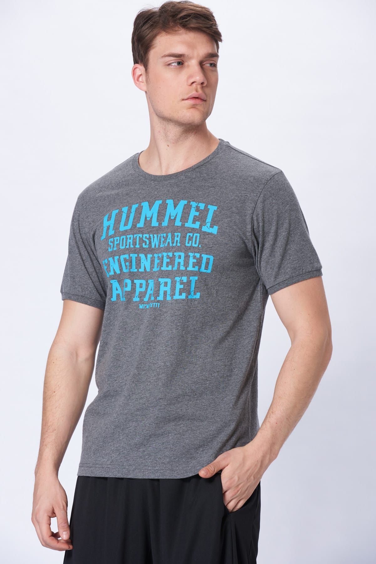 تی شرت آستین کوتاه ورزشی مردانه نقره ای هومل Hummel (برند دانمارک)
