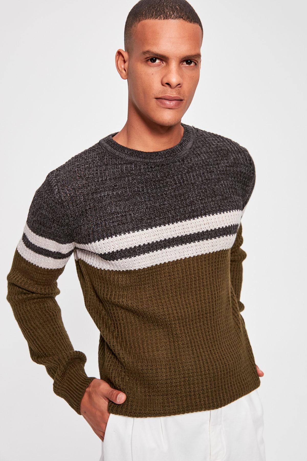 Trendyol Collection-Khaki Color Blocked Crew Neck Knitwear Sweater - TMNAW20MG0028 3
