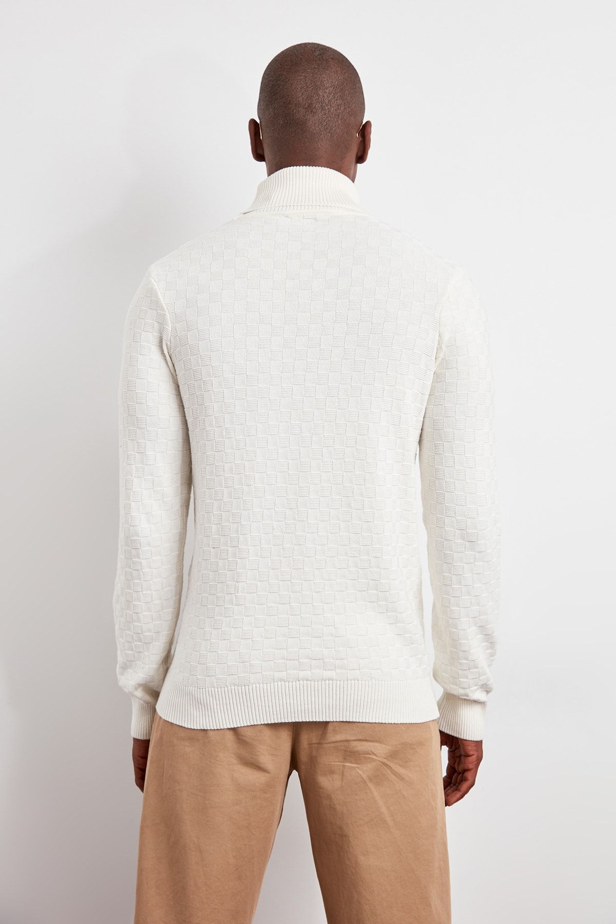 Trendyol Collection-Ecrufarbener Herren-Strickpullover mit Rollkragenpullover TMNAW20VK0004 11