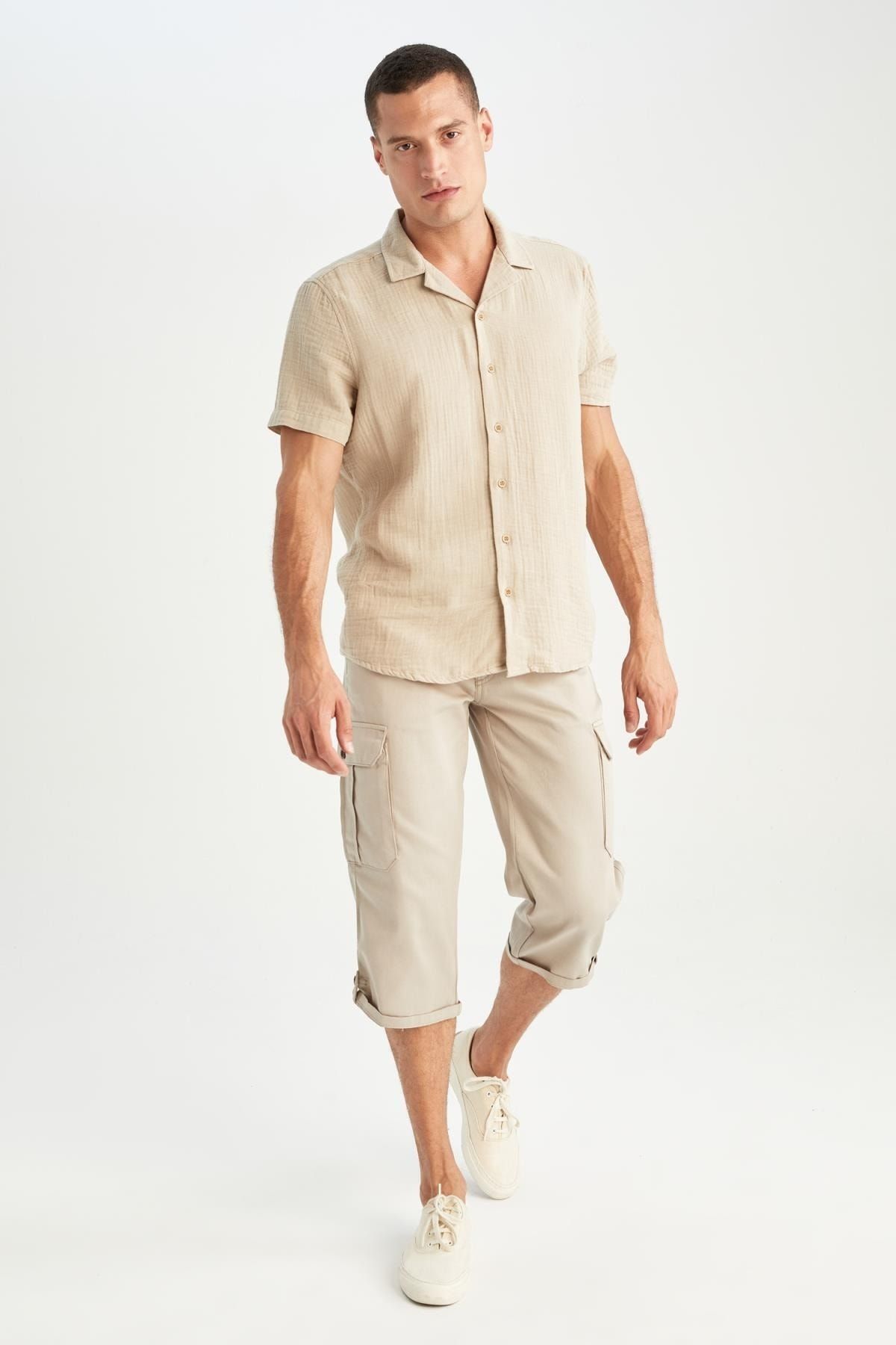 Gürtel Cargotaschen mit Trendyol und - Defacto Capri-Shorts