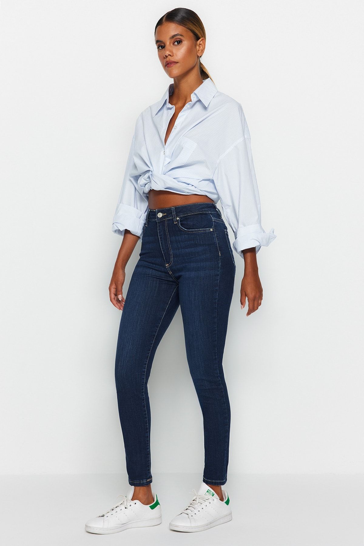 Trendyol Collection-Dunkelblaue High Waist Skinny Jeans mit Shaping-Effekt TWOAW24JE00070 3