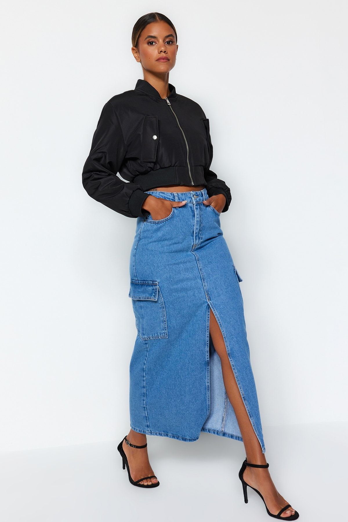 Trendyol Collection-Blauer Maxi-Jeansrock mit Cargo-Tasche TWOAW24ET00133 2