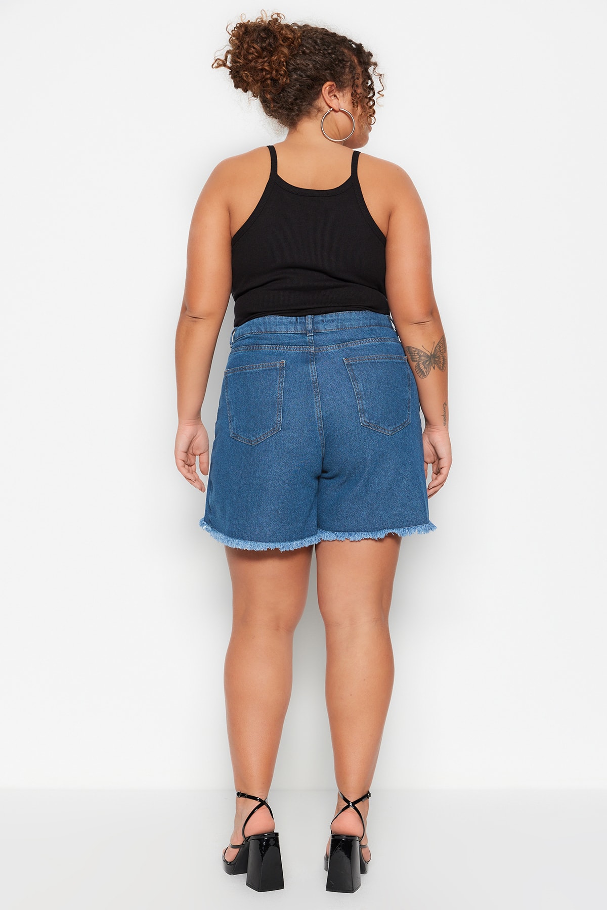 Trendyolmilla  Açık Mavi Yüksek Bel Etek Uçu Püsküllü %100 Pamuk Non-Stretch Büyük Beden Şort Etek TBBSS23AP00008 - Görsel 5