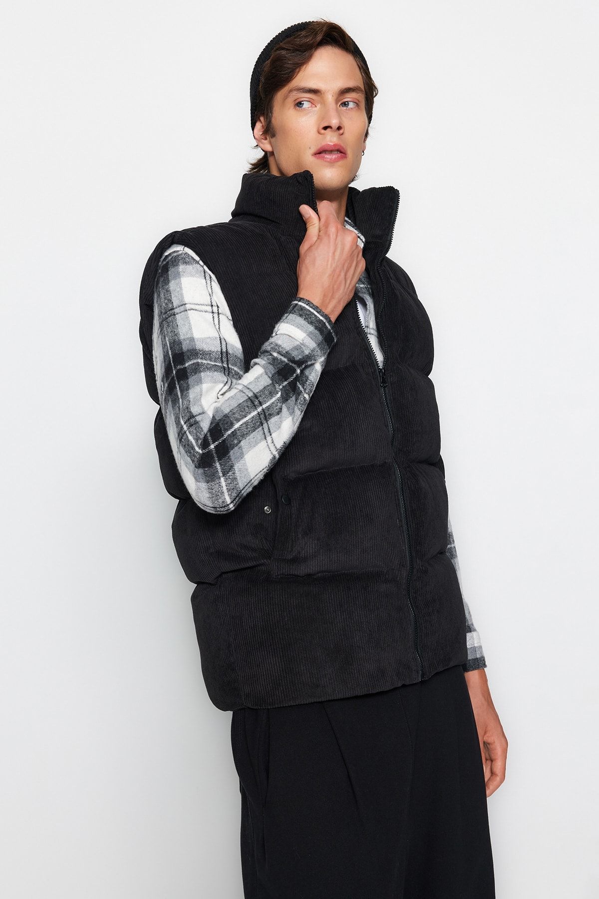 Trendyol Collection-Winter Black Velvet Vest - Men's Regular Fit TMNAW23YE00013 5