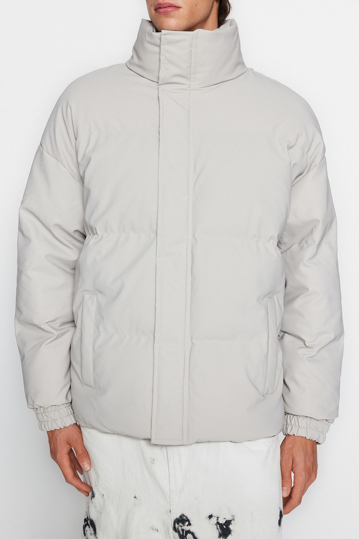 Trendyol Collection-Übergroße Winter-Pufferjacke – Stehkragen, Steinfarbe TMNAW24MO00012 4