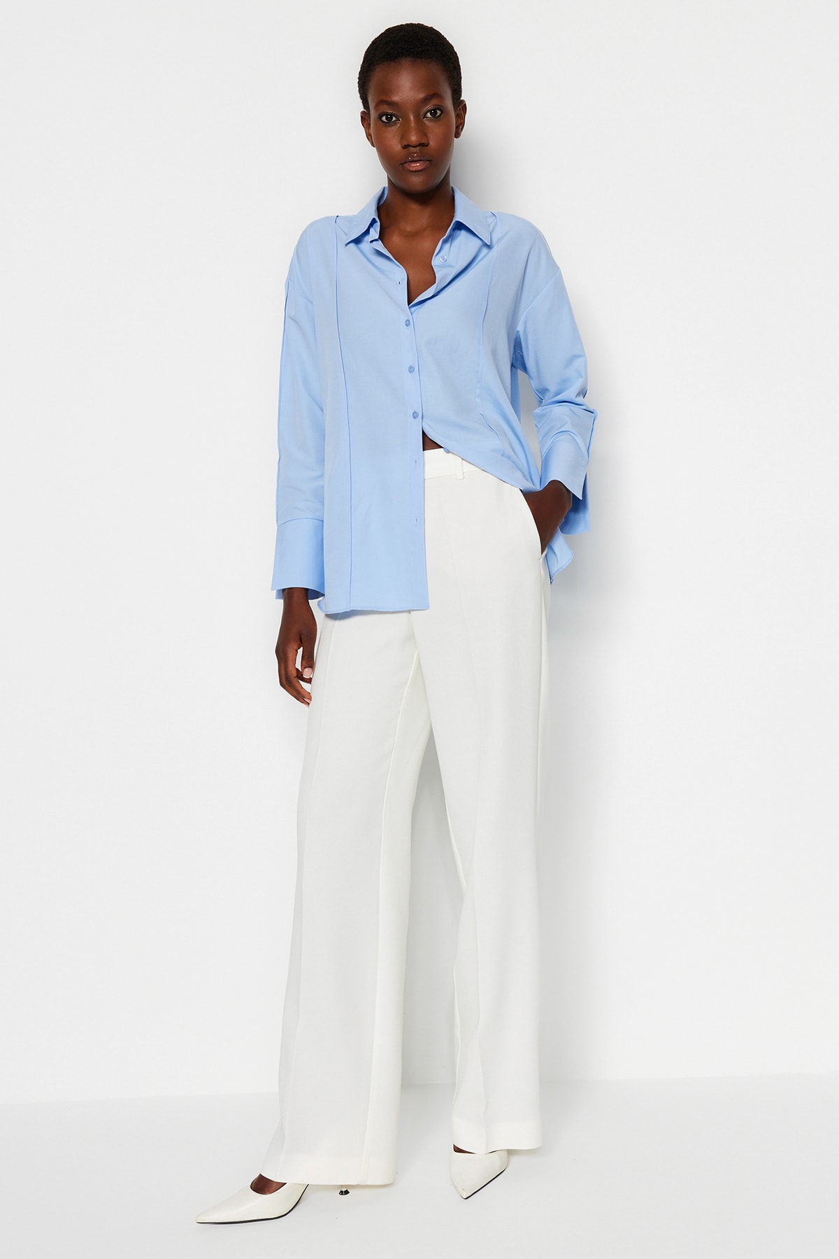 Trendyolmilla  Açık Mavi Nervür Detaylı Kolları Yırtmaçlı Oversize Geniş Kesim Dokuma Gömlek TWOAW24GO00152 - Görsel 3