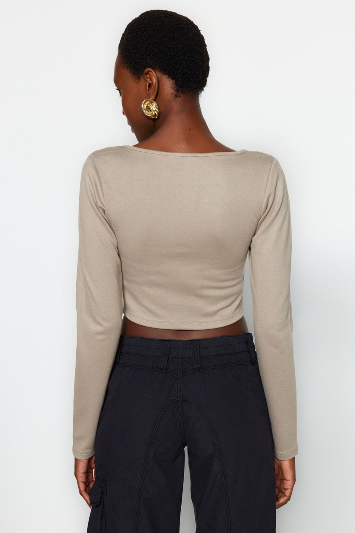 Trendyol Collection-Steinfarbene Paspelierung, detaillierte, eng anliegende Interlock-Strickbluse mit quadratischem Ausschnitt TWOAW23BZ00151 5