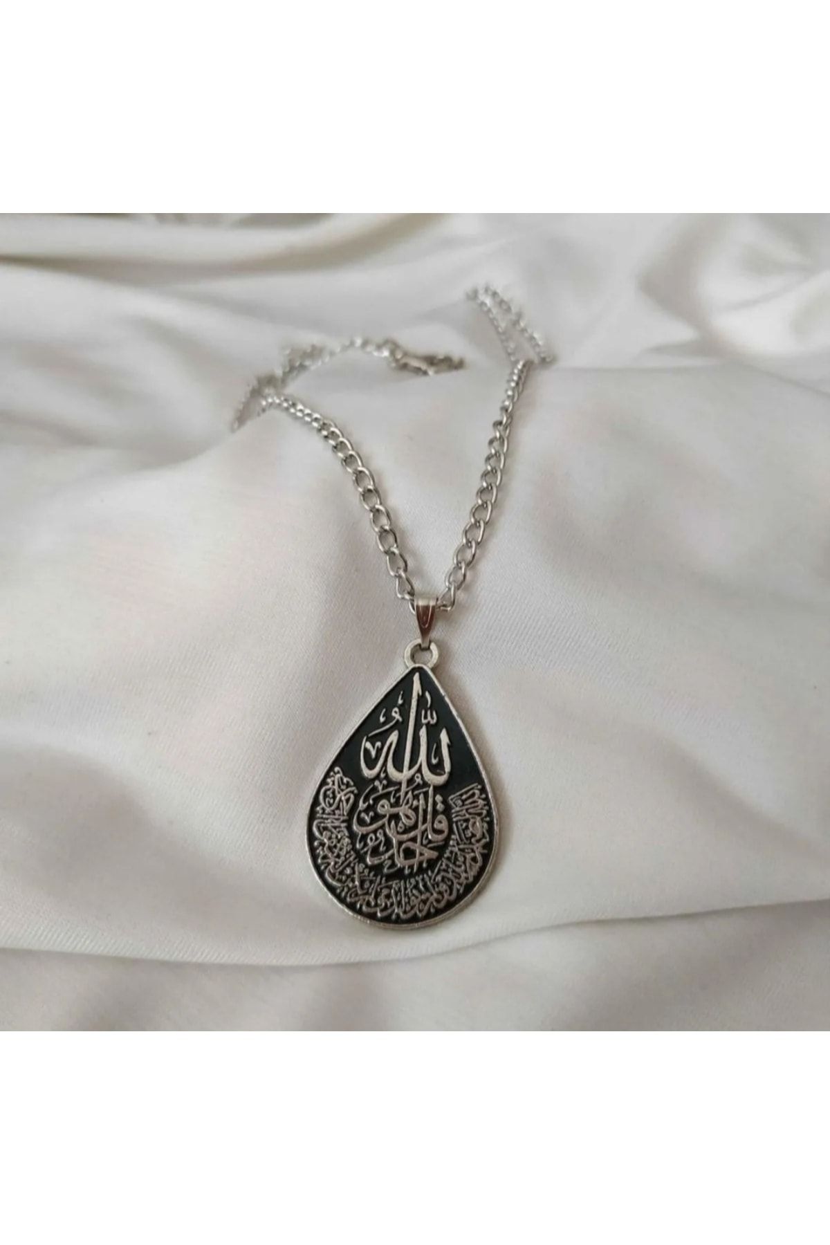 Metal pendant discount necklace