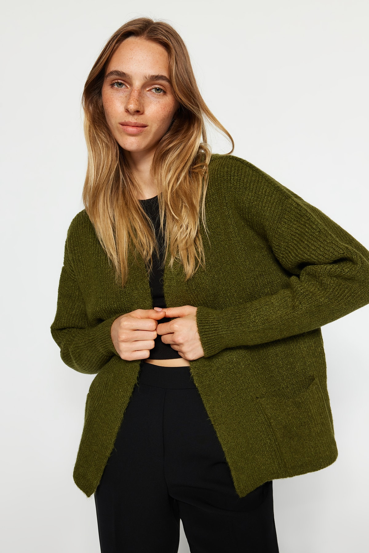 Trendyolmilla  Haki Geniş Kalıp Yumuşak Dokulu Cep Detaylı Triko Hırka TWOAW24HI00133 - Görsel 2