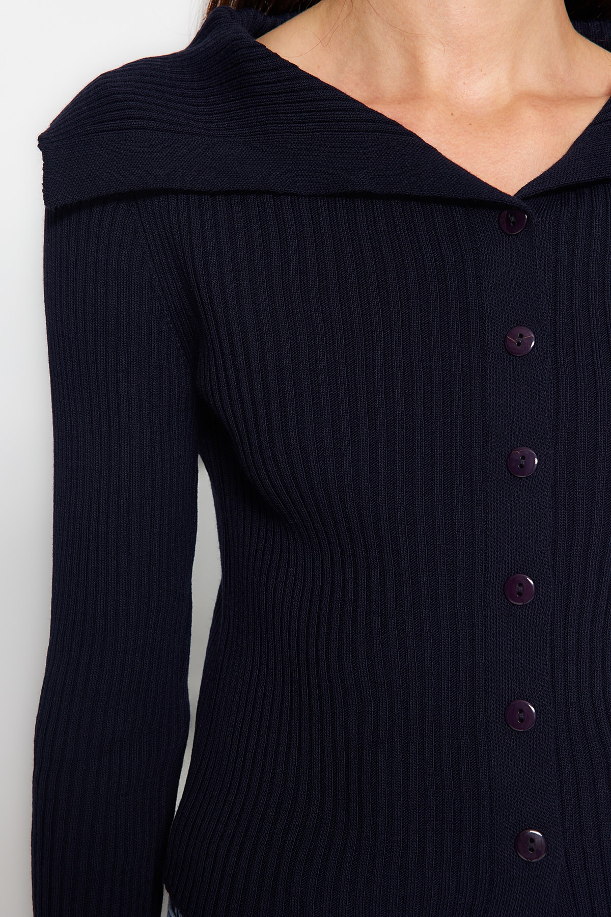 Trendyolmilla  Lacivert Crop Devrik Yaka Triko Hırka TWOAW24HI00284 - Görsel 4