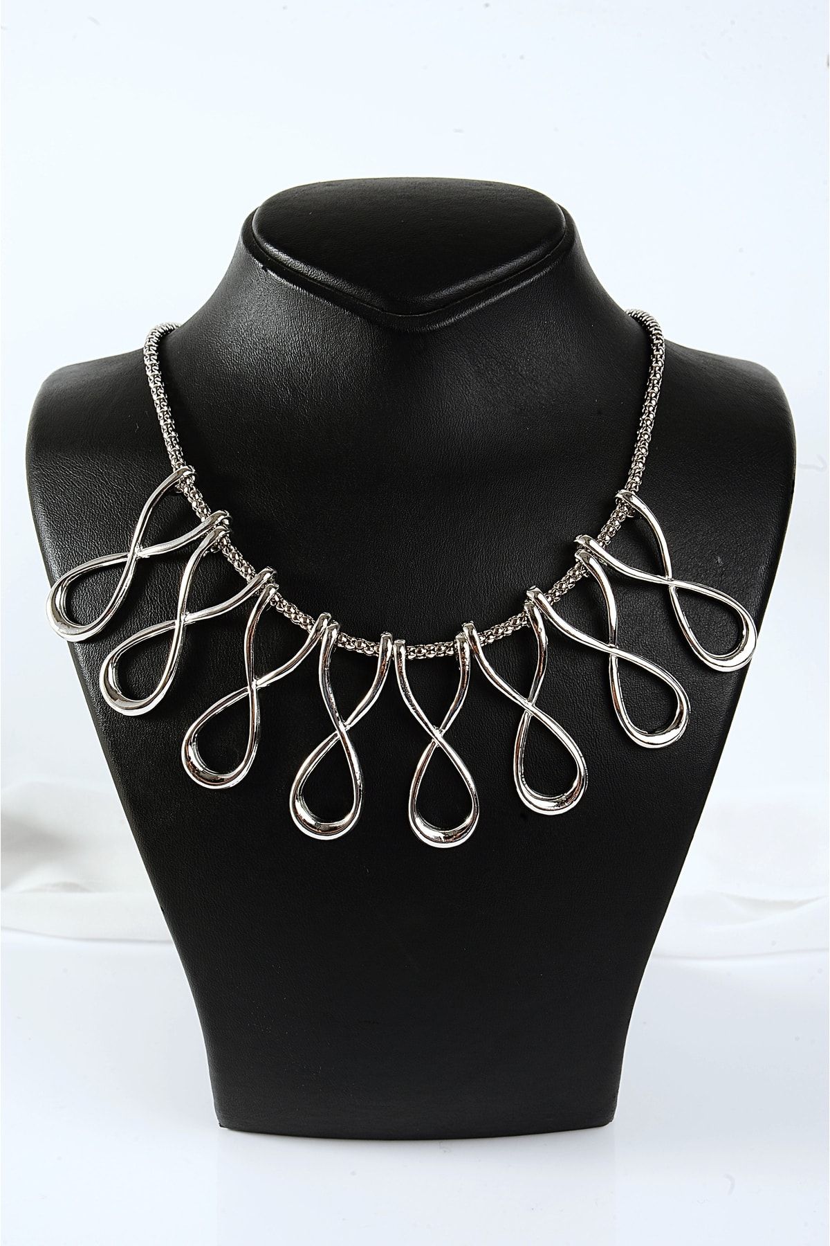 Silver hotsell paparazzi necklace
