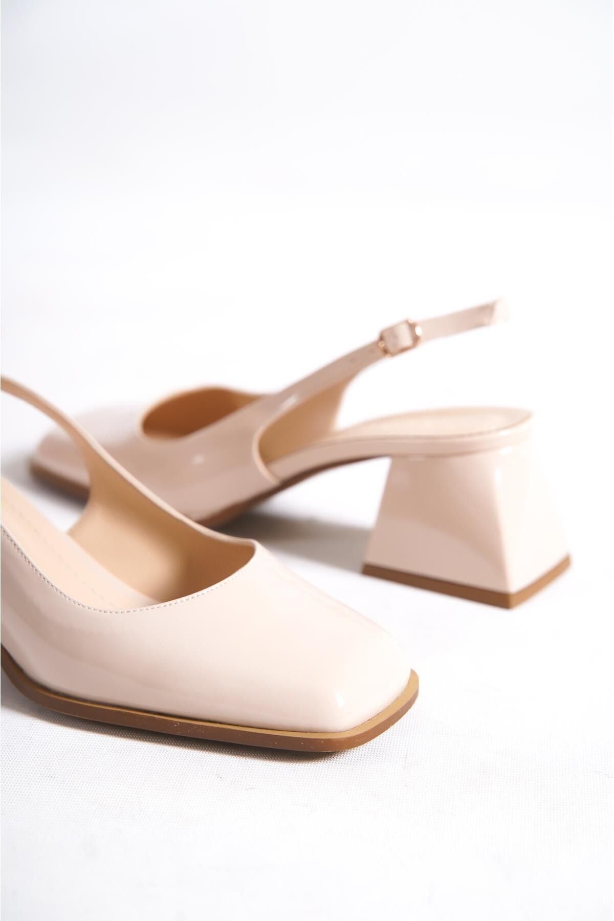 Capone Outfitters-Dámské boty Capone Blunt Toe Block s otevřeným zadním dílem z lakované kůže Ecru 4