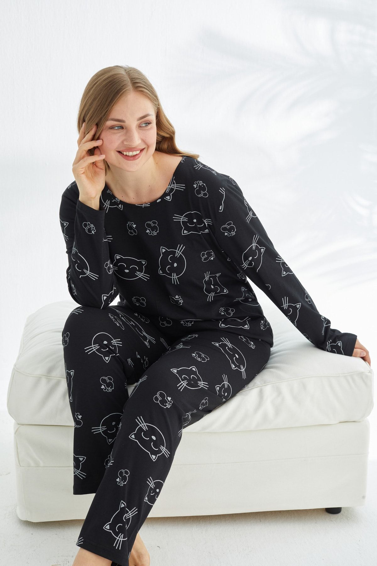 Siyah İnci-Curve Plus Size King Size bavlněná pyžamová souprava se vzorem černé kočky 1