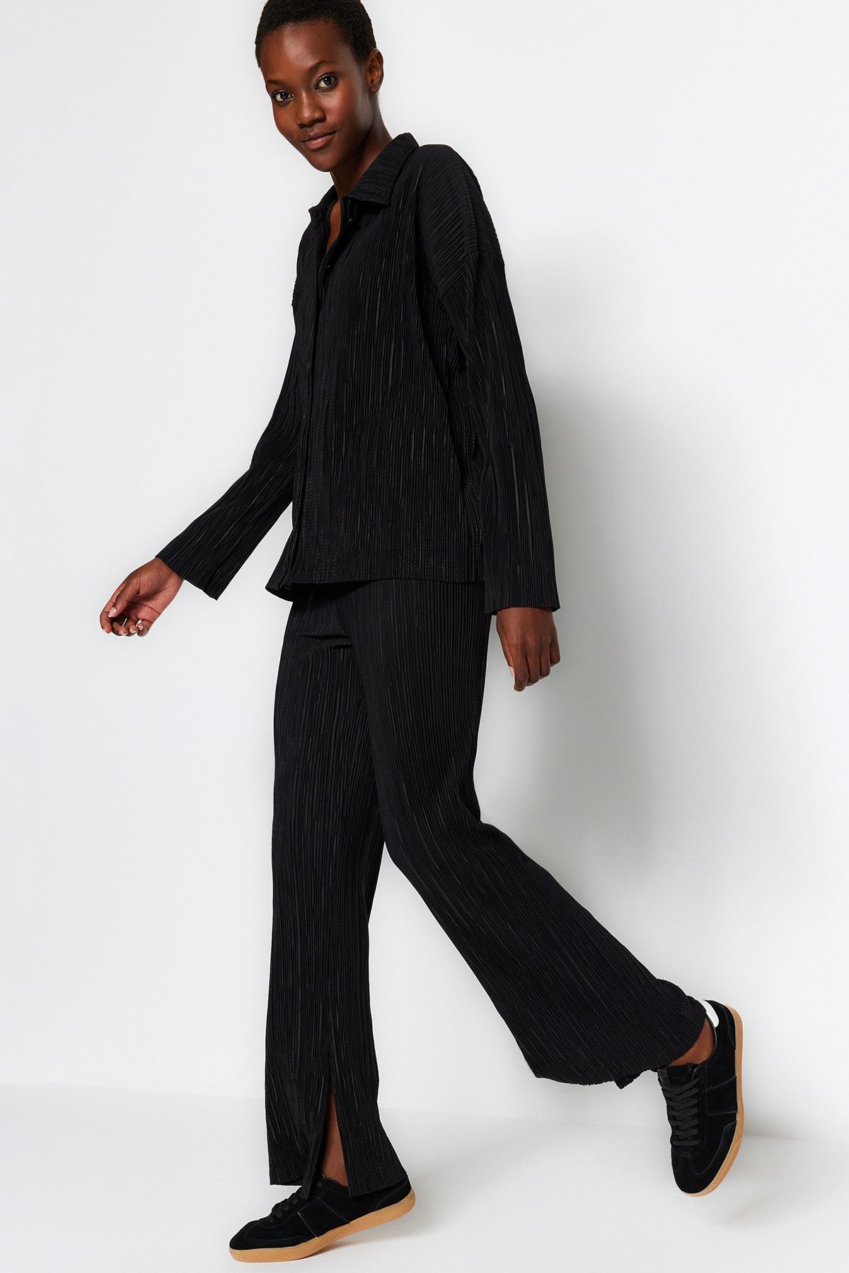 Trendyol Collection-Black Pleated Regular Buttoned Knitted Top and Bottom Set TWOAW24AU00073 3
