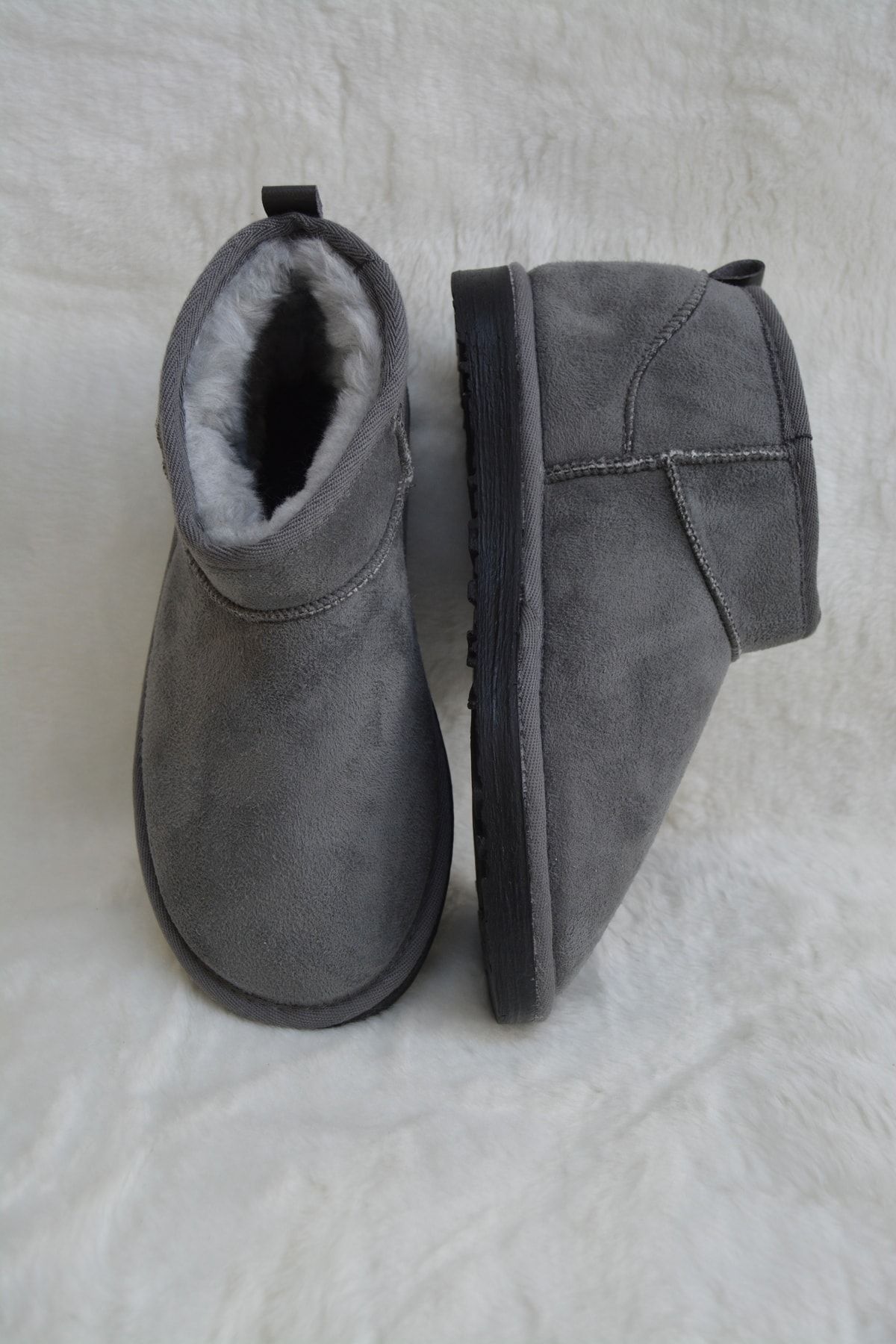 Girls deals gray uggs