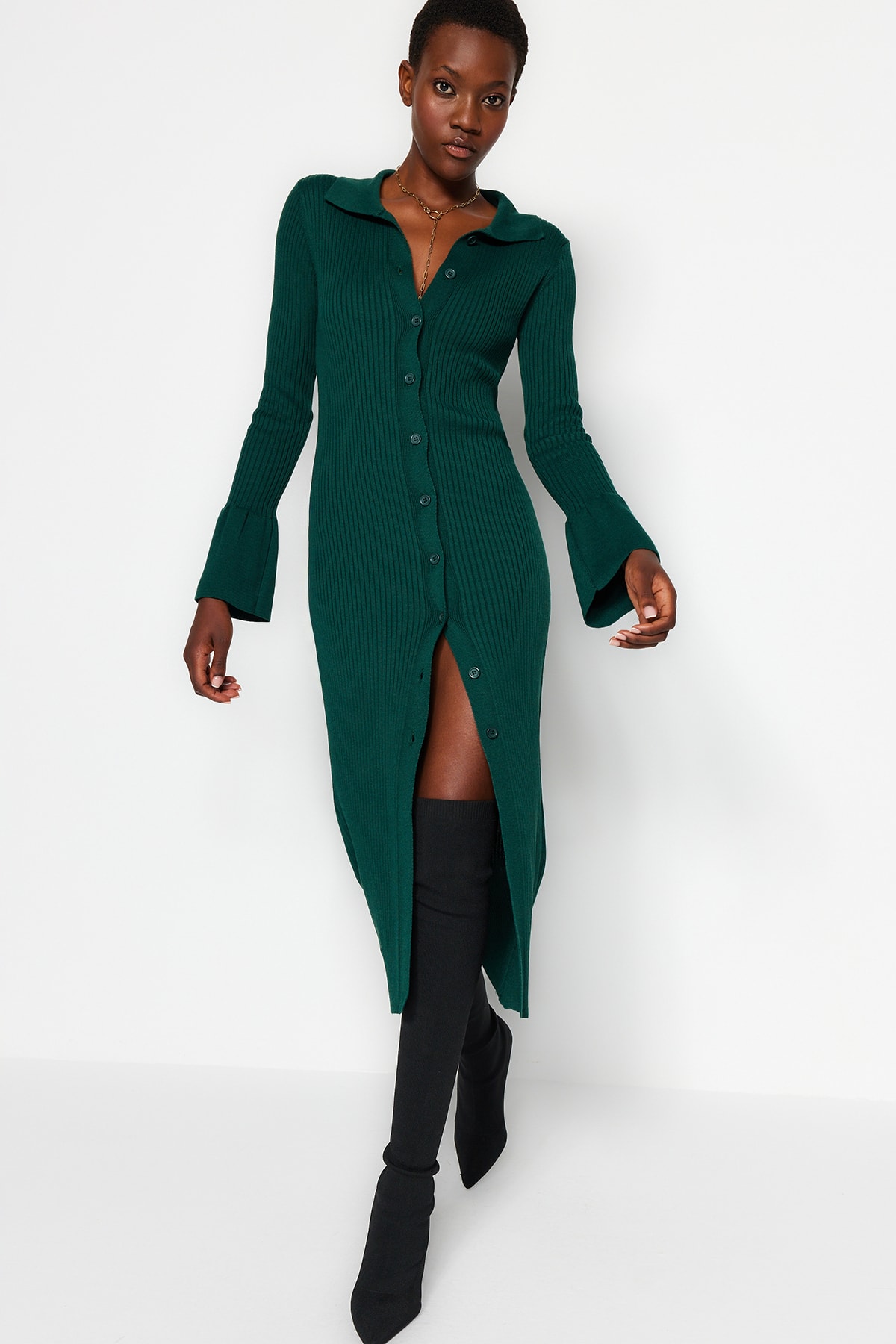 Trendyol Collection Szmaragdowozielona sukienka maxi z merzeryzowanym wykończeniem i detalami na rękawach TWOAW24EL00046