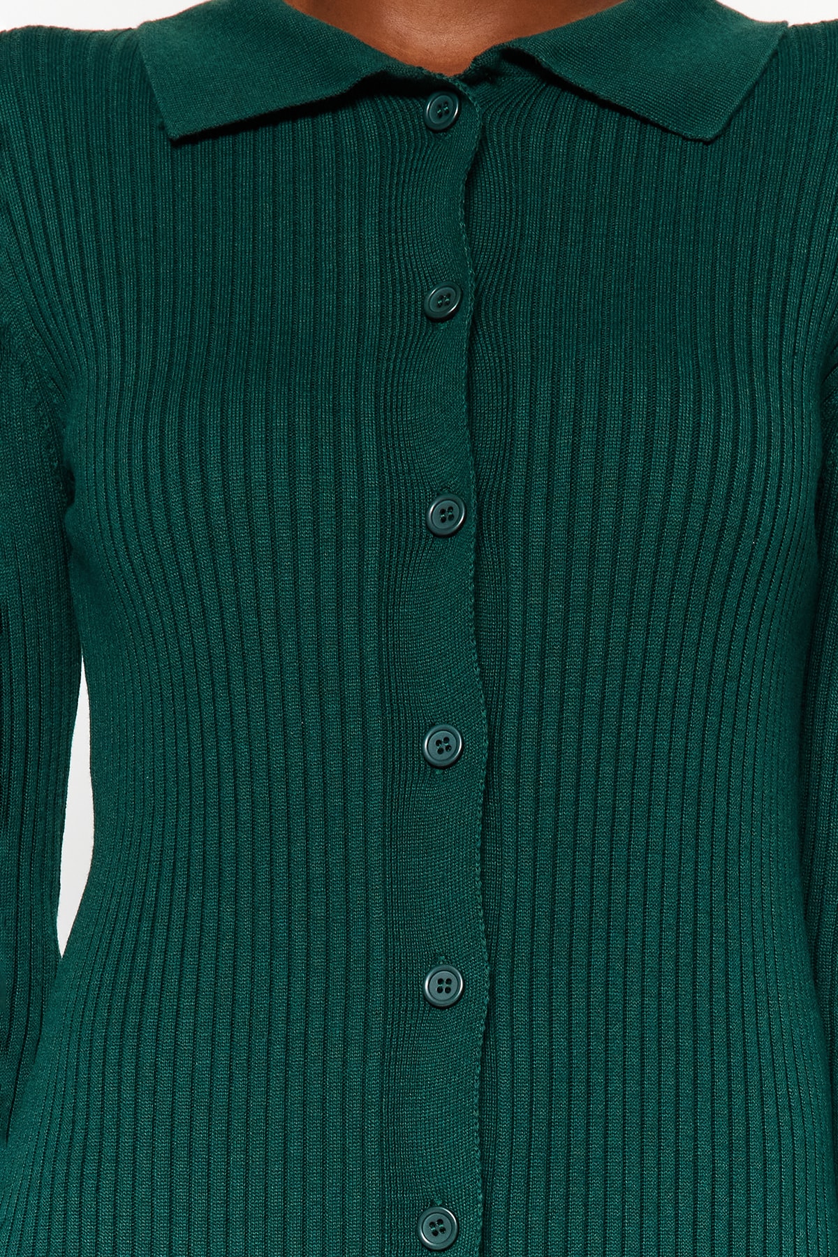 Trendyol Collection Szmaragdowozielona sukienka maxi z merzeryzowanym wykończeniem i detalami na rękawach TWOAW24EL00046