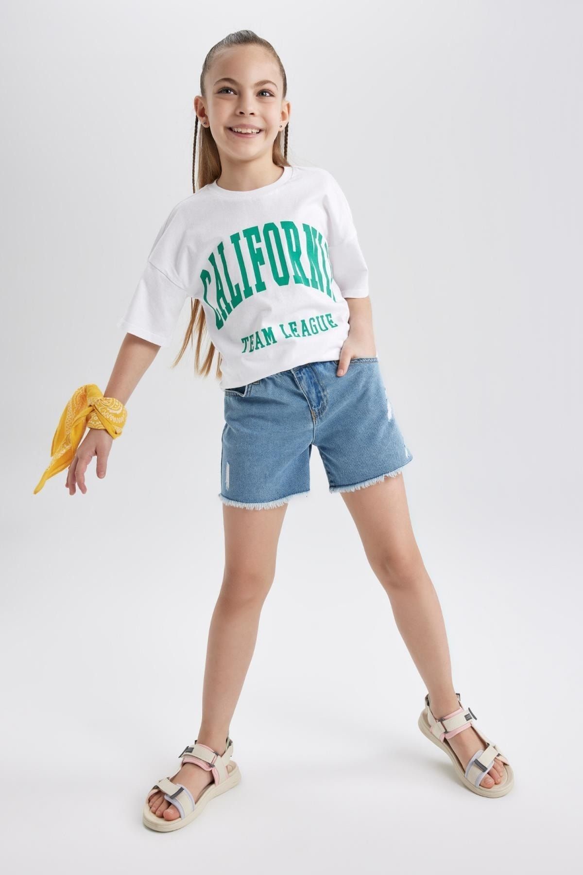 Defacto Kurzarm-T-Shirt für Mädchen in Oversize-Passform - Trendyol