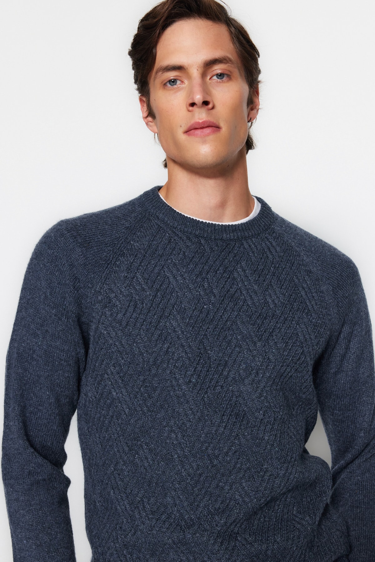 Trendyol Collection Sweter unisex Indigo Knitwear - wełna, okrągły dekolt, rękaw typu raglan, teksturowany - Tmnaw22Kz0290