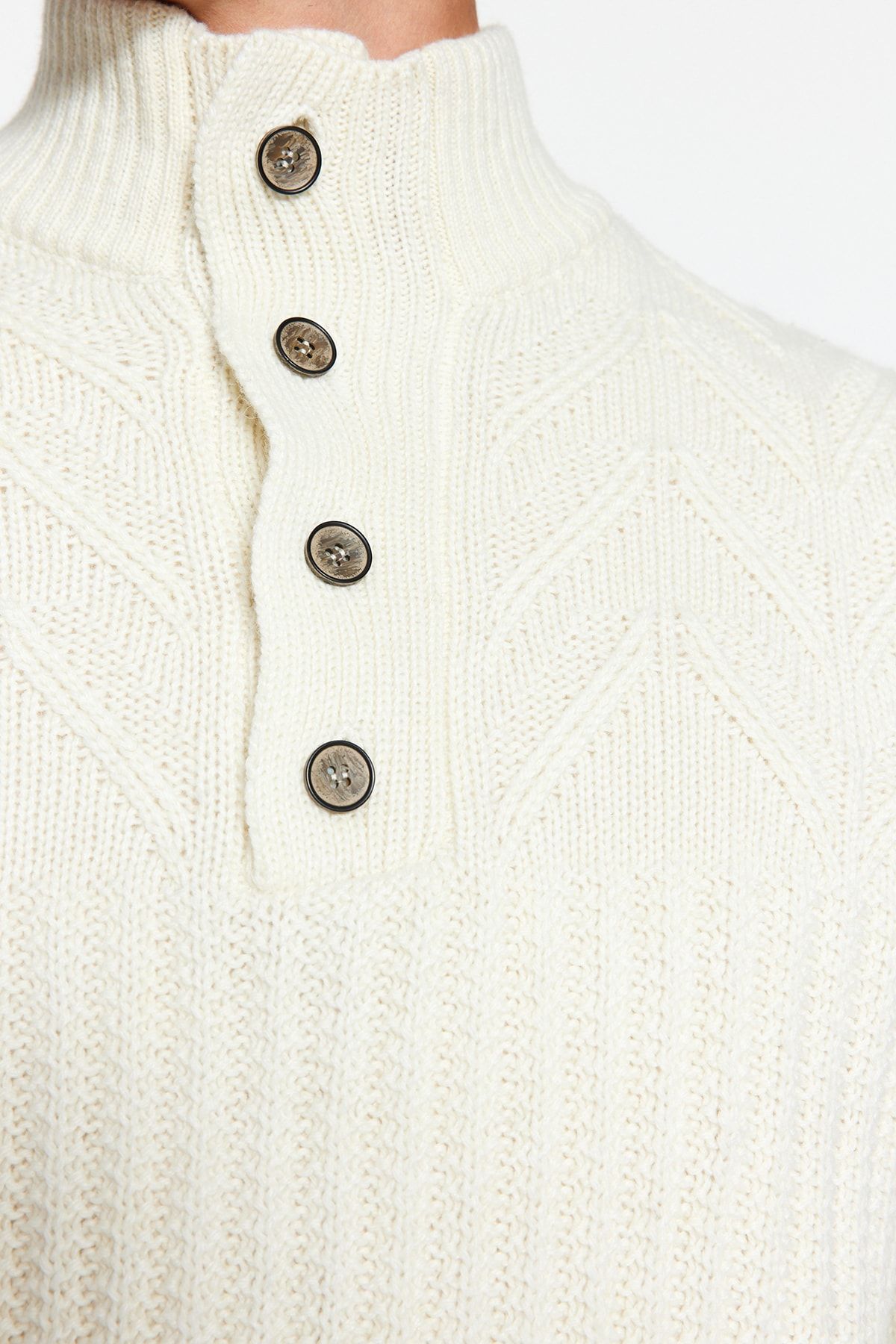 Trendyol Collection-Ecrufarbener Unisex-Strickpullover – halber Rollkragenpullover, Knopfleiste, Wolle, normale Passform TMNAW22KZ0327 3