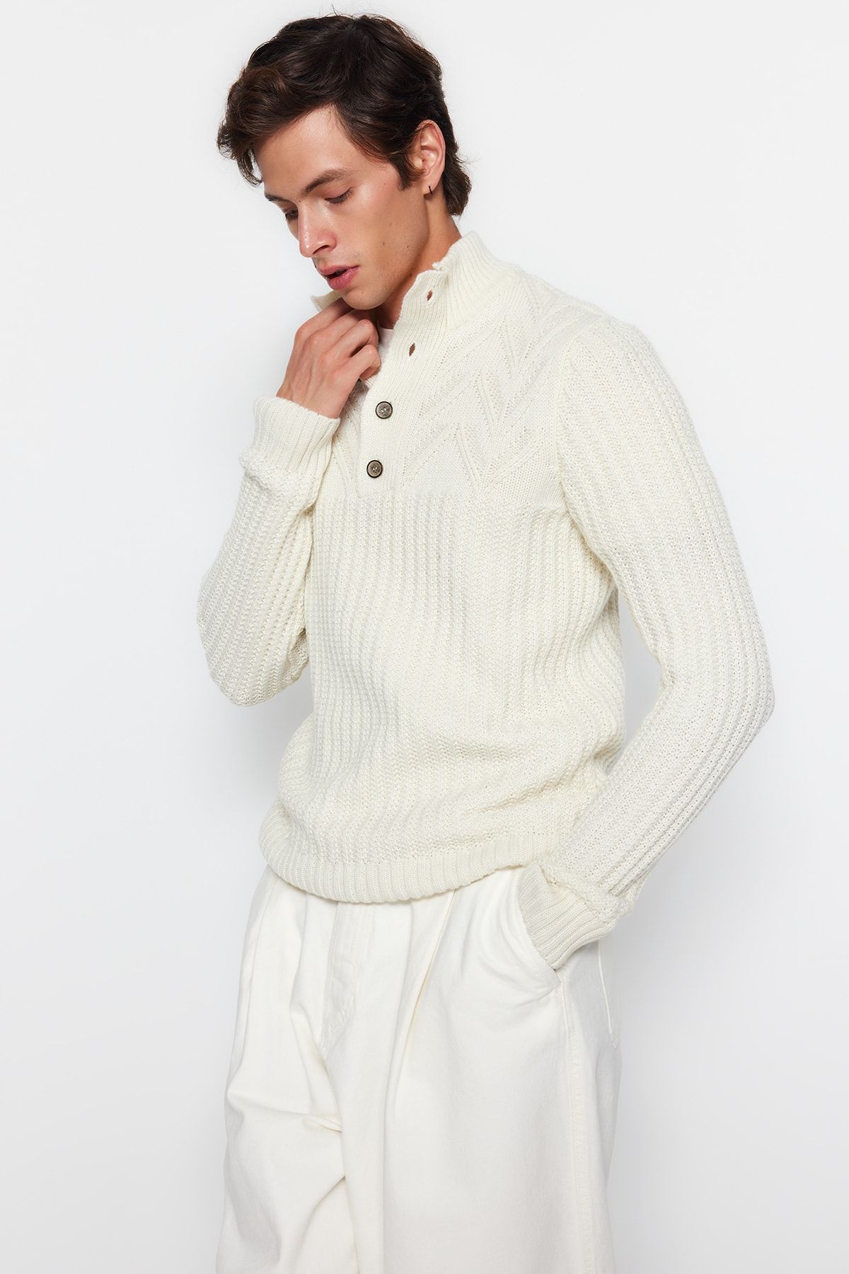 Trendyol Collection-Ecrufarbener Unisex-Strickpullover – halber Rollkragenpullover, Knopfleiste, Wolle, normale Passform TMNAW22KZ0327 5