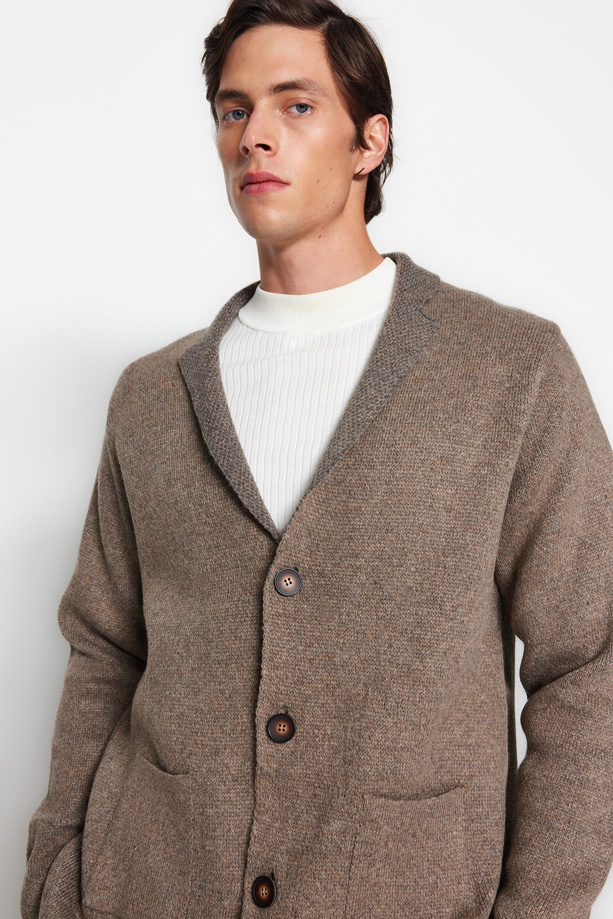 Trendyol Collection Kardigan z dzianiny z kołnierzykiem z wełny i norki o regularnym kroju Tmnaw22Hi0140