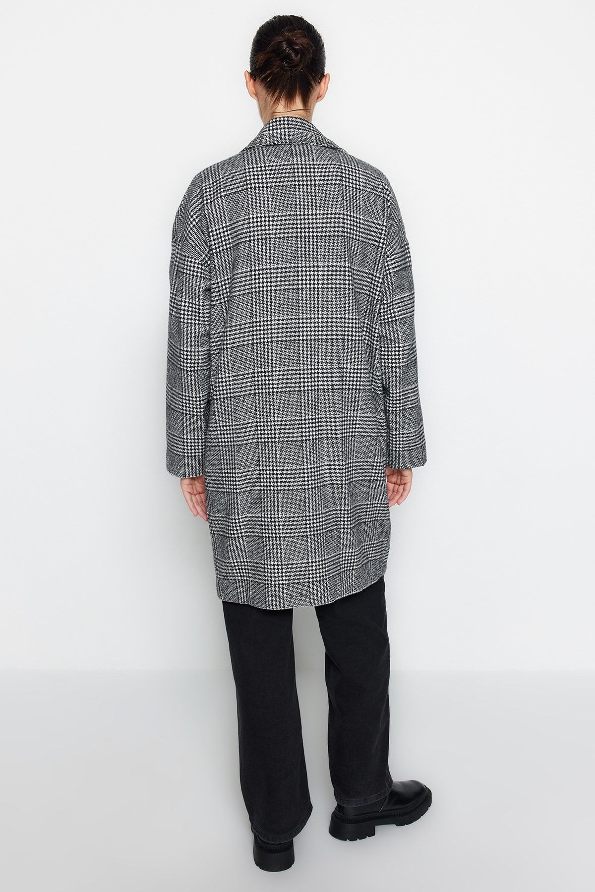 Trendyol Collection-Czarny, oversize'owy, szeroki płaszcz w kratę, długi, wzorzysty płaszcz TWOAW24KB00090 5