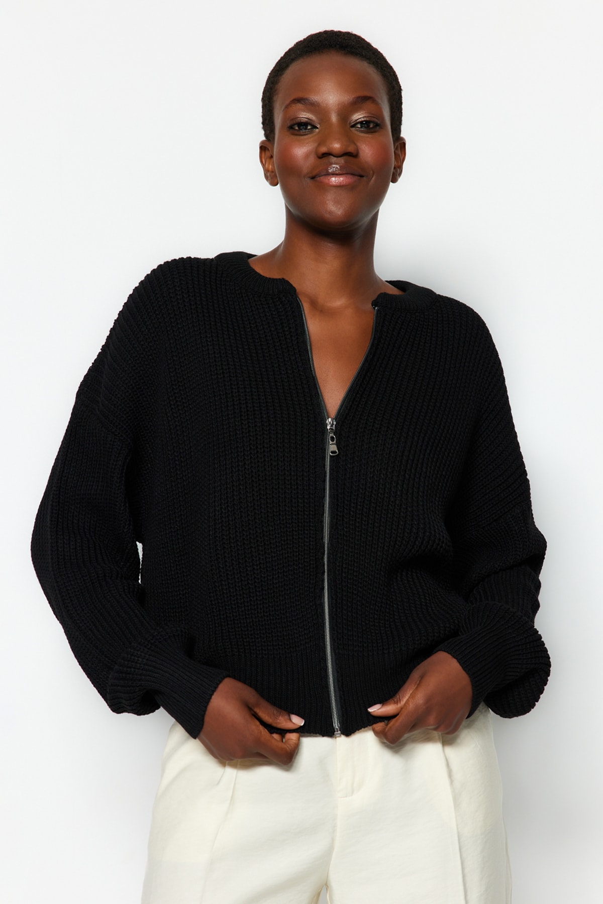 Trendyolmilla  Siyah Geniş Kalıp Bomber Yaka Fermuarlı Triko Hırka TWOAW24HI00153 - Görsel 3