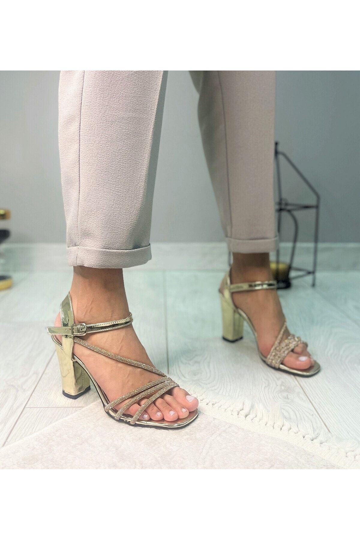 Gold top thick heel