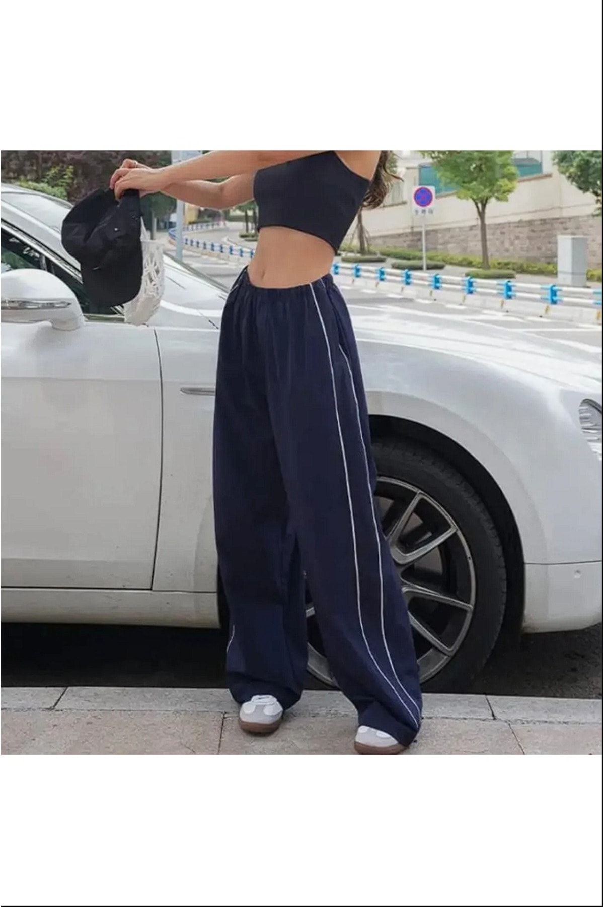 Navy blue sale sweatpants outfit