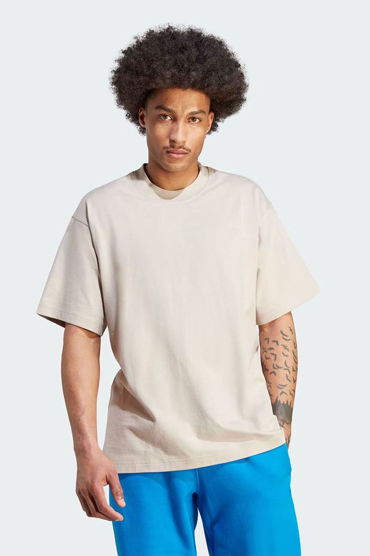 Adidas t shirt on sale beige