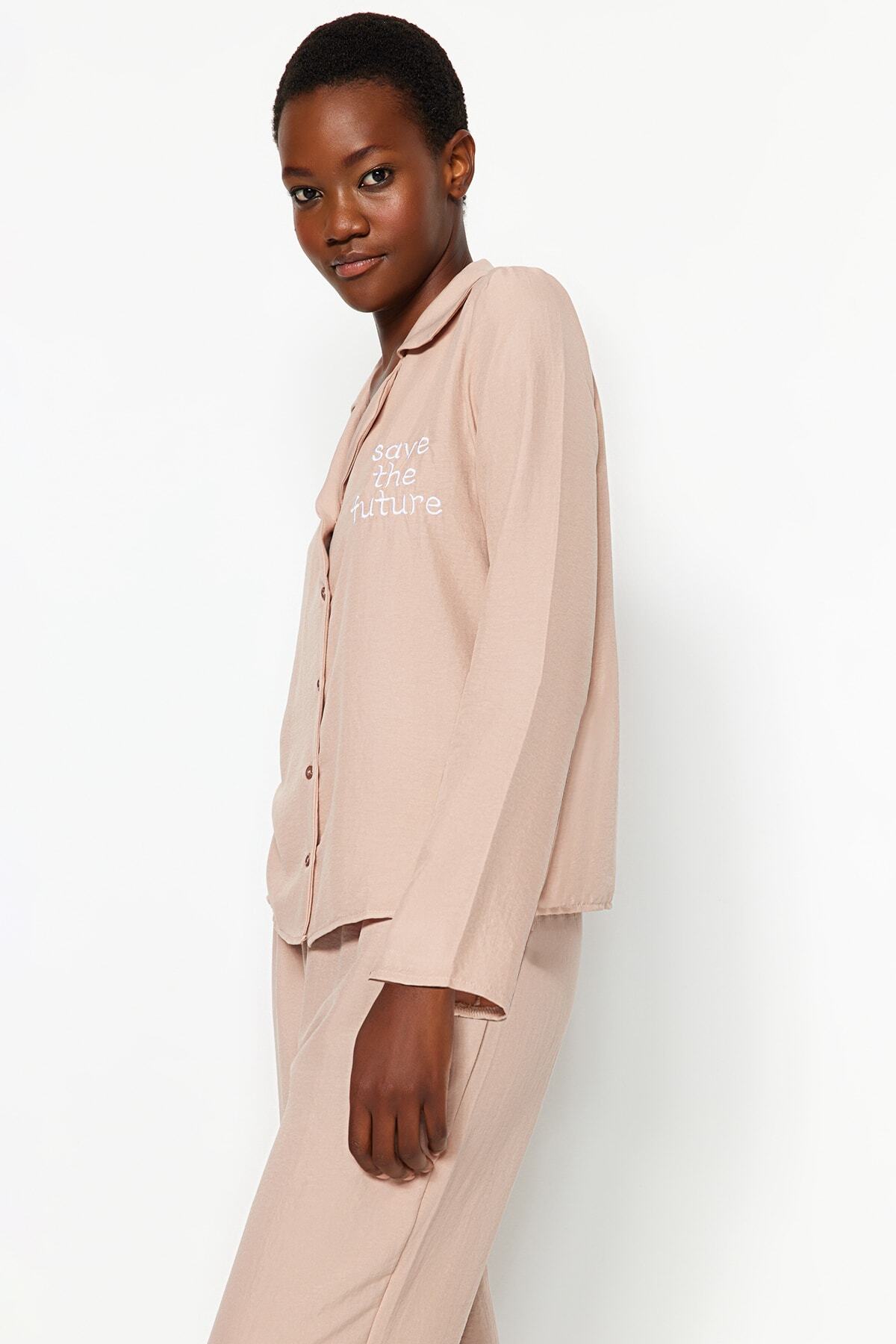 Trendyol Collection-Σετ πιτζάμες με μπεζ κέντημα σατέν υφαντό THMAW24PT00000 6