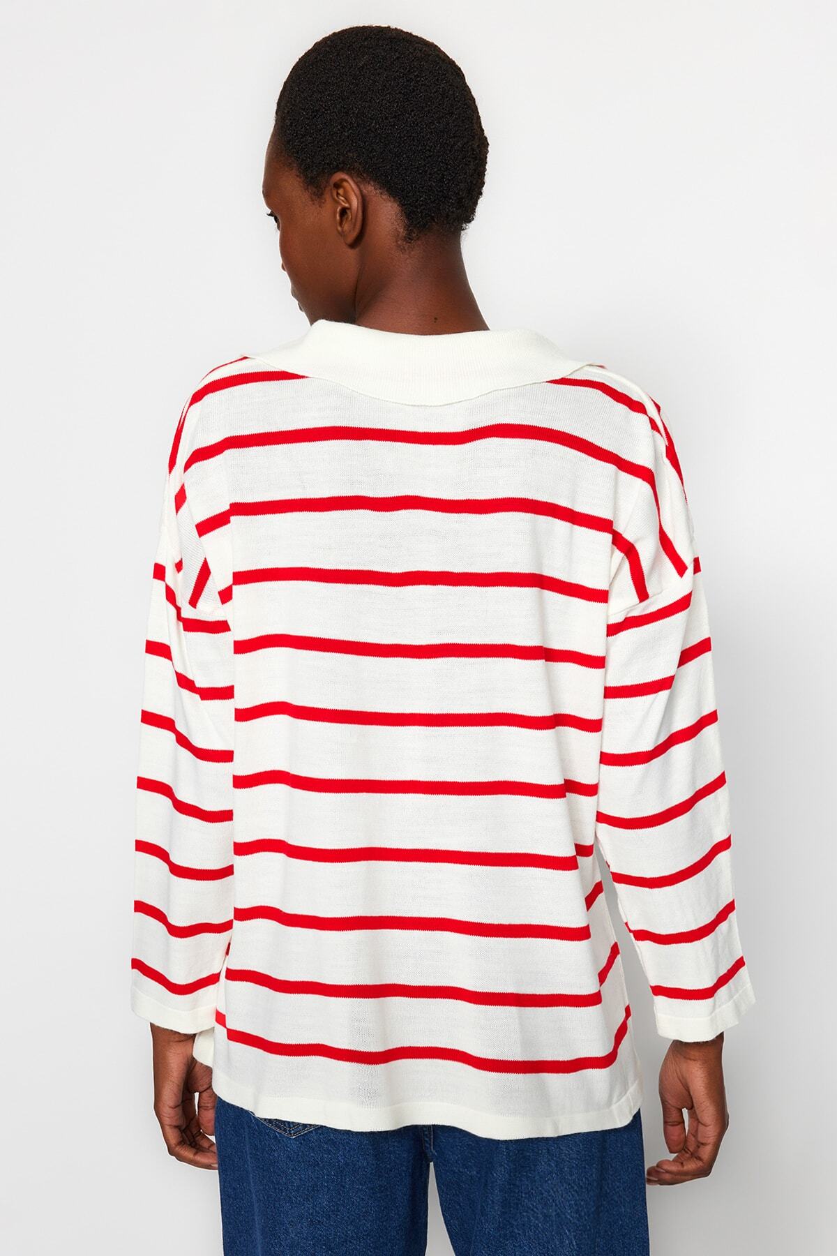 Trendyol Collection-Roter gestreifter Strickpullover mit super weiter Passform TWOAW23KZ01845 6