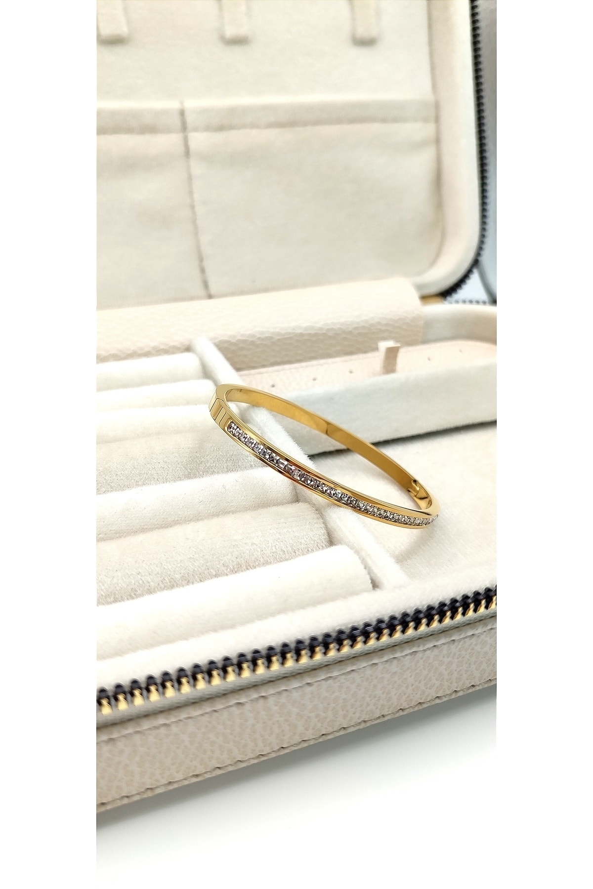 Callisto Çelik Taşlı İnce Kelepçe Bileklik