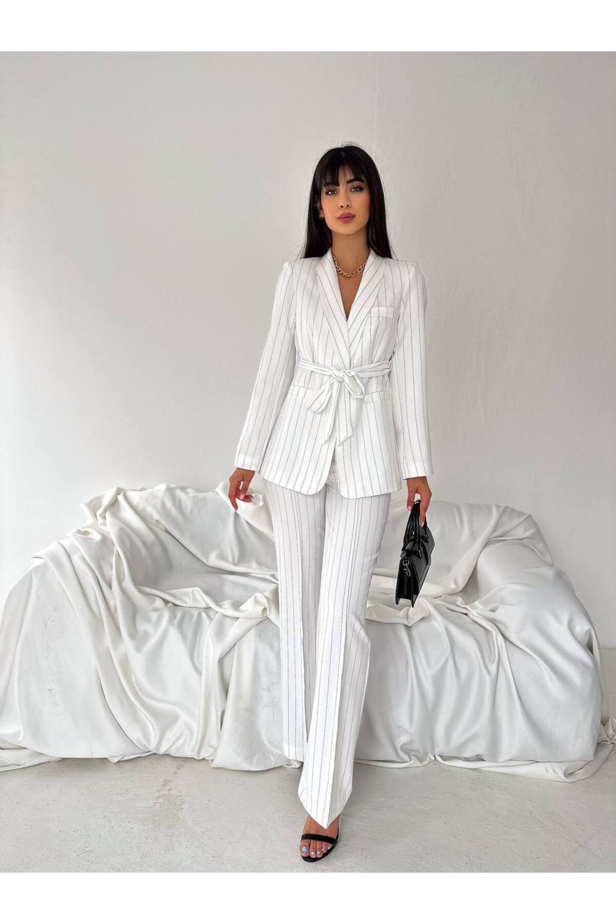 Kadın Blazer Ceket Pantolon Takım Çizgili Beyaz Şal Yaka Kemerli - Görsel 6
