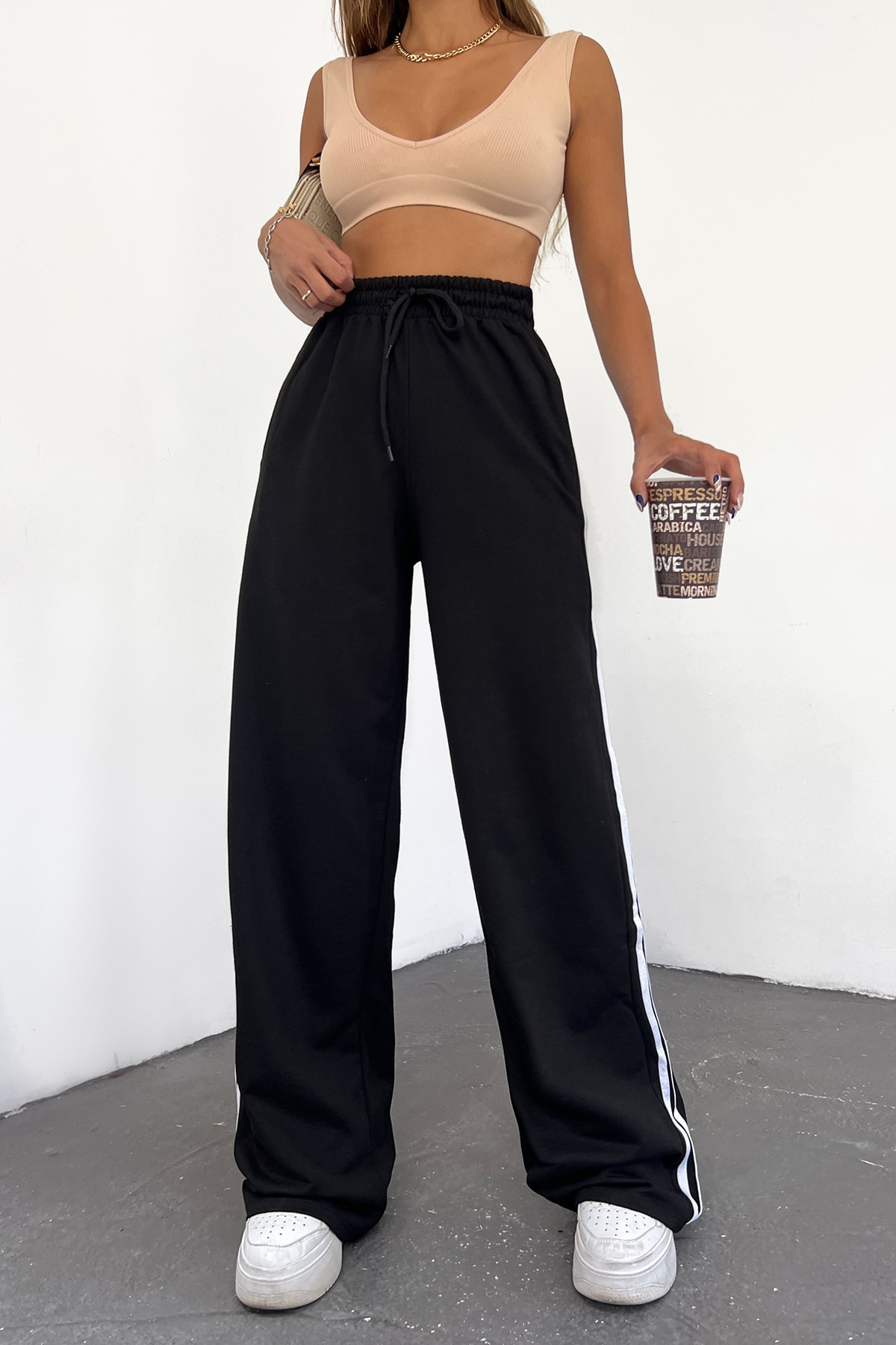 Schwarze saisonale Jogginghose mit hohem Bund und weitem Bein für Damen - 