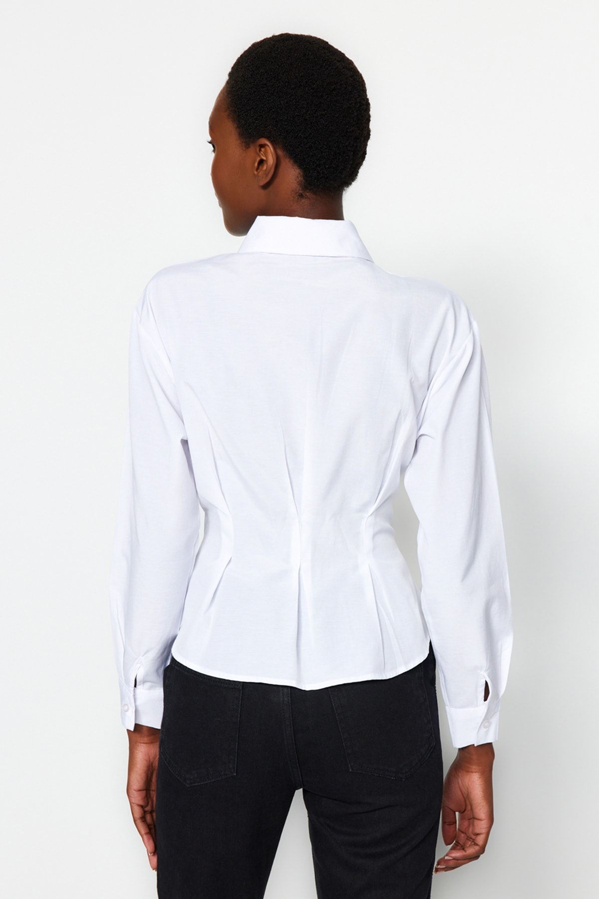 Trendyol Collection-Ecrufarbenes, gewebtes Hemd aus Baumwolle - tailliert TWOAW24GO00186 6
