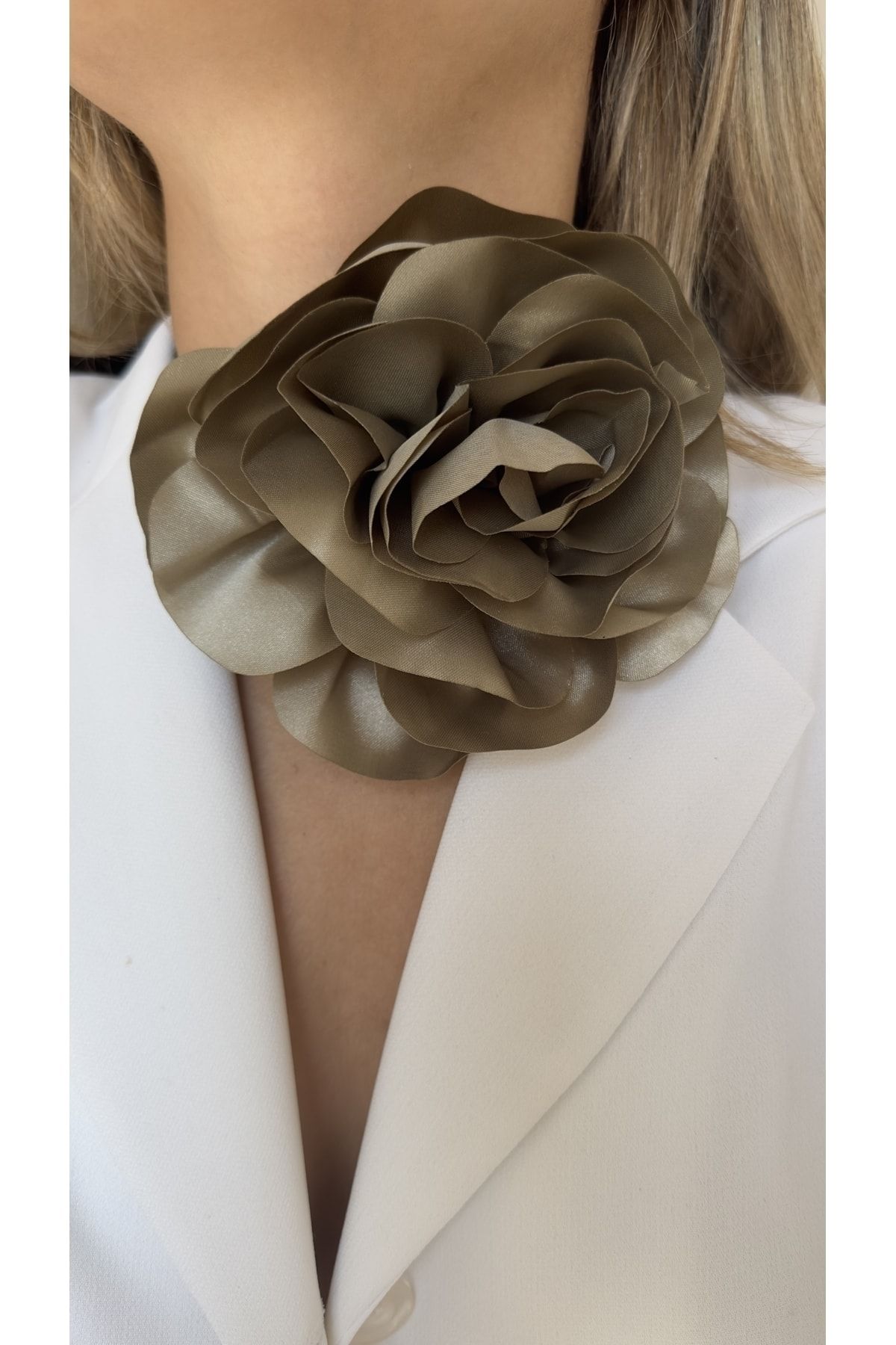 Flower choker necklace sales